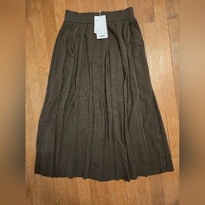NWT Uniqlo U 100% Wool Extra Fine Merino Brown/Olive Pleated Skirt S